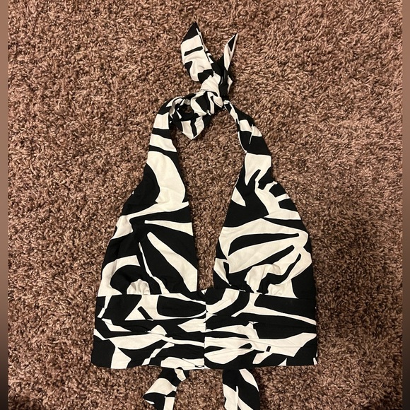 Zara Black & White Halter Crop Top - Picture 1 of 3